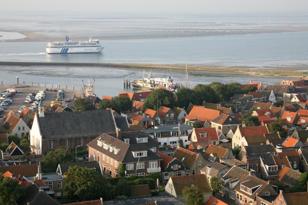 Hotel Oepkes West-Terschelling Bagian luar foto